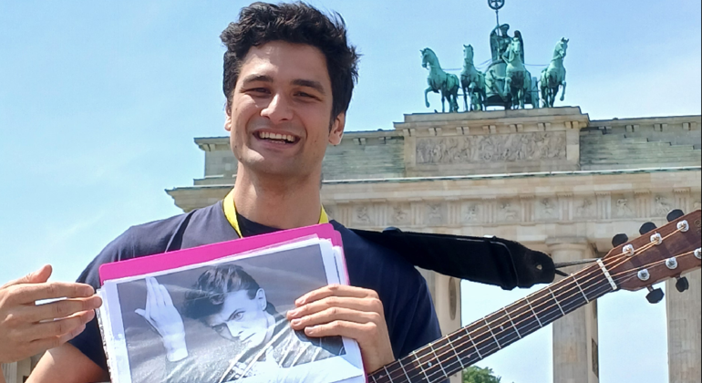 Historical Free Tour of Berlin with Live Music  Provided by Axel