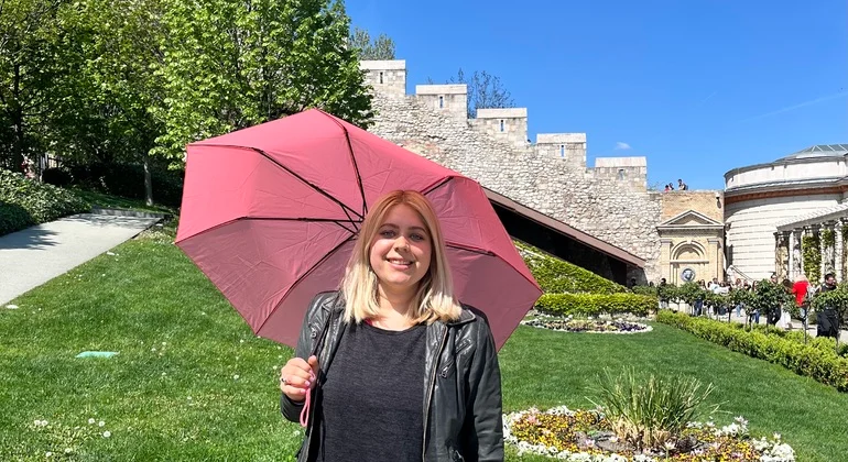 Buda & Pest in One Step Free Tour Provided by Viktoria Dinocsik